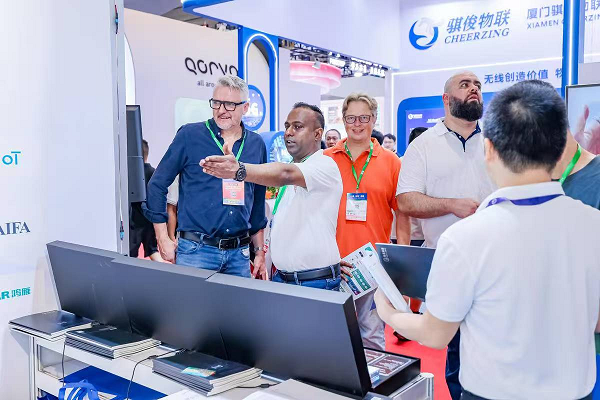 聚焦深圳物联网展会地芯科技以尖端射频与模拟芯片引爆全场！(图3)