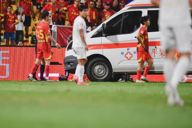 广西平果足球俱乐部通报：我俱乐部一球员遭恶意犯规致头部和颈部严重受伤存高位截瘫风险(图2)