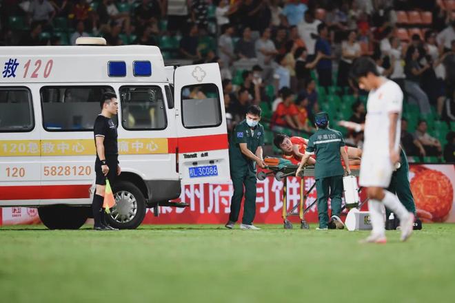 广西平果足球俱乐部通报：我俱乐部一球员遭恶意犯规致头部和颈部严重受伤存高位截瘫风险(图3)