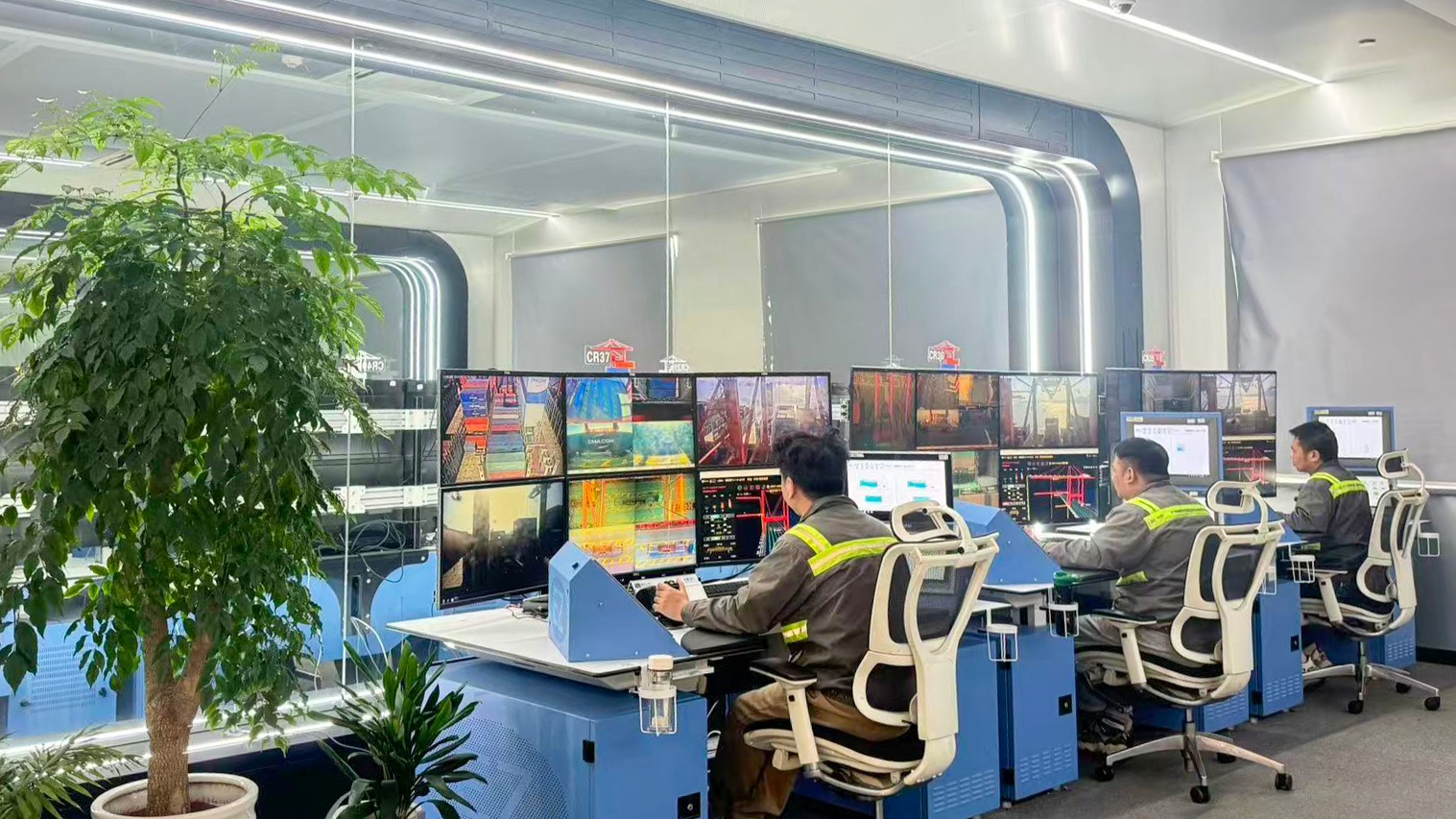 行进的海岸线｜“千万标箱”中国大港转型的智慧密码(图2)