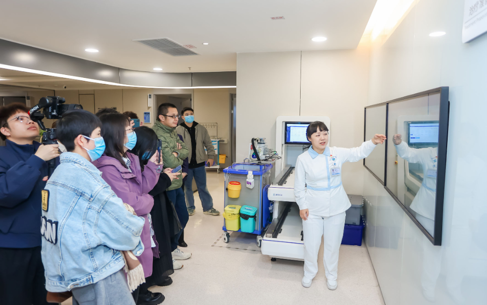 智慧病房里的“鸿蒙温度”