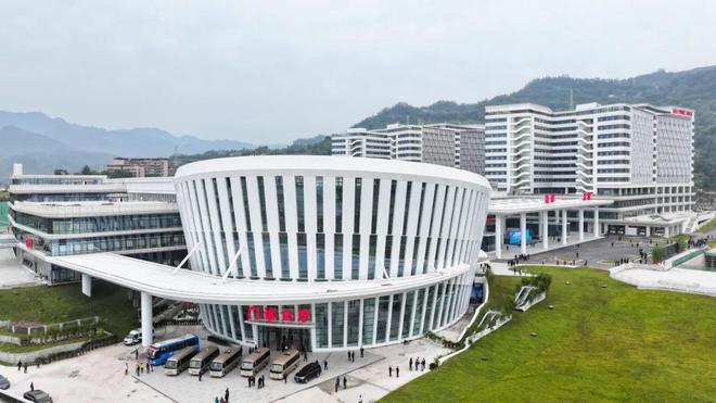 新突破！三峡医院三项医疗数据获颁产权登记证