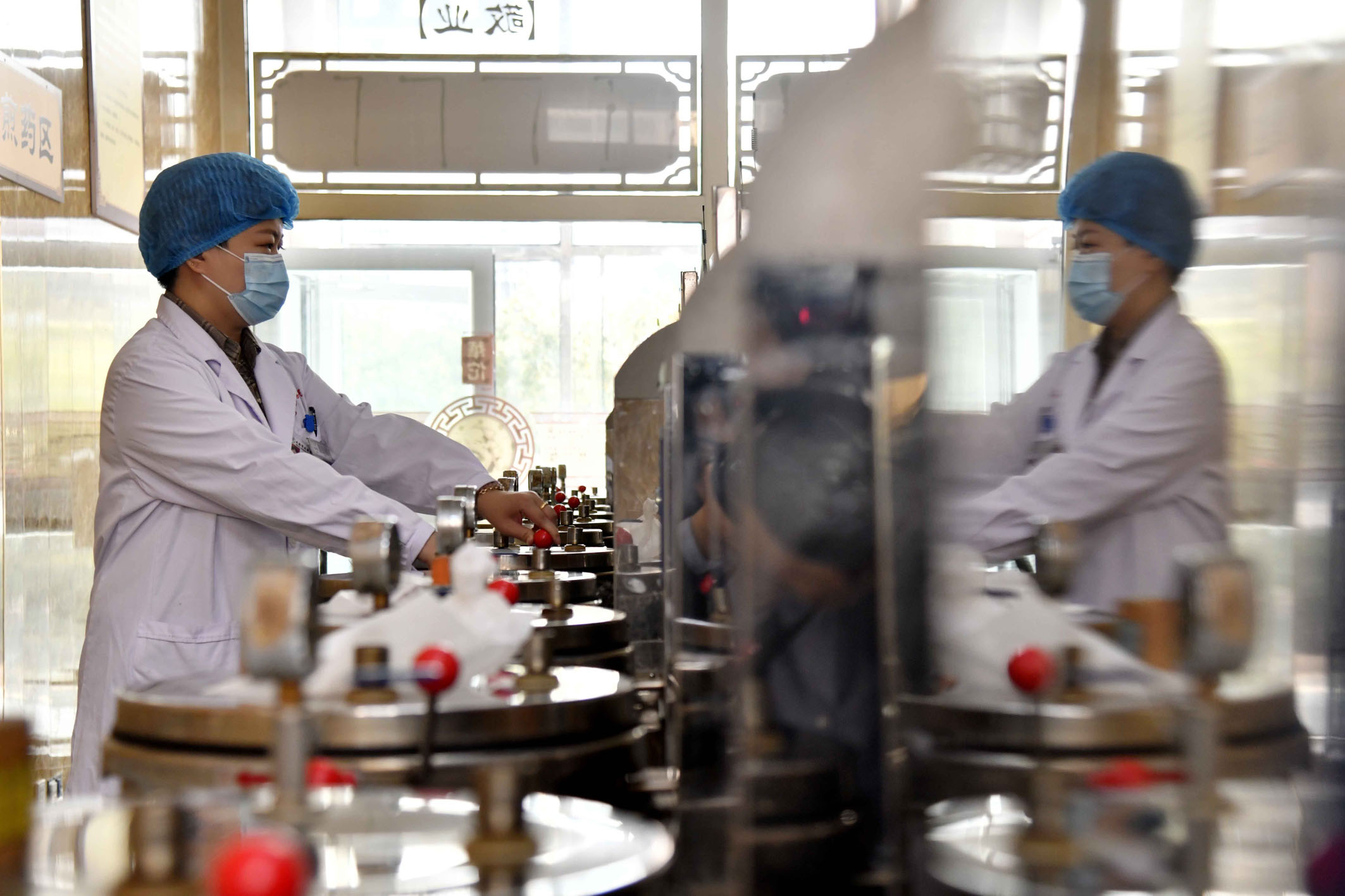 中医药传承创新发展之路越走越宽